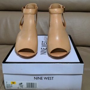 Nine West Infusion Cutout Ankle Strap Peep Toe Heels in 7M Natural NWOT